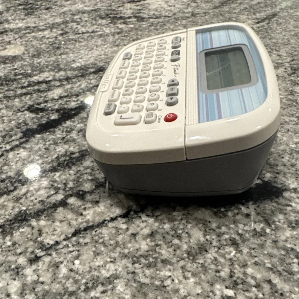 Brother P-Touch Electronic‎ Labeling System Model PT-90